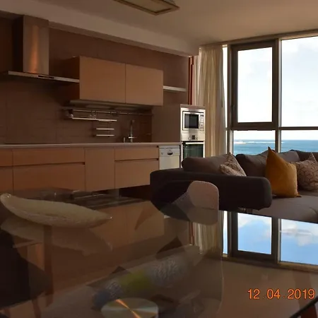 Luxurious Beach Apartment. Apartmán